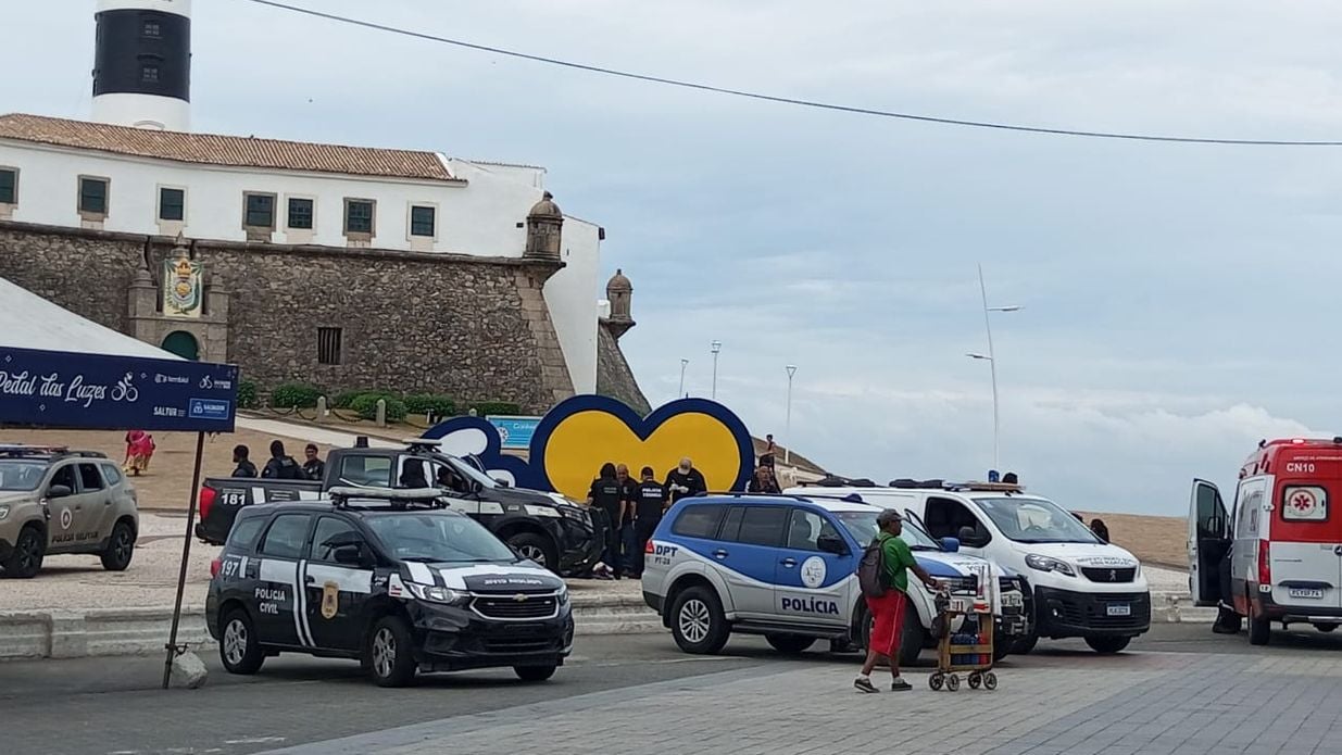 Imagem - Homem é baleado e preso após tentar assaltar PM na Barra
