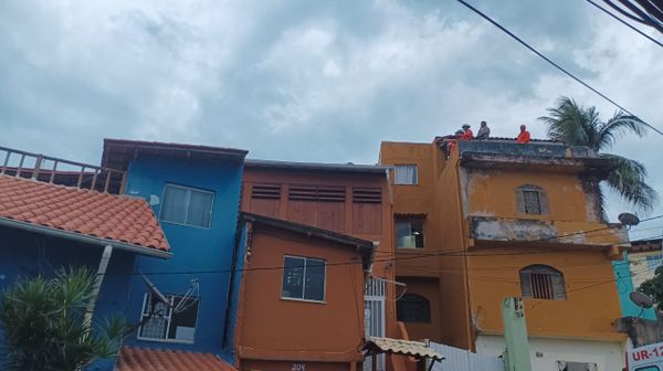 Corpo de Bombeiros precisou ser acionado para resgatar o homem