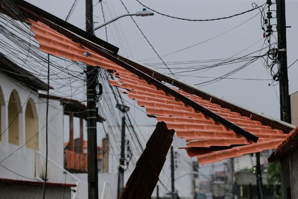Telhado é arremessado em Mussurunga