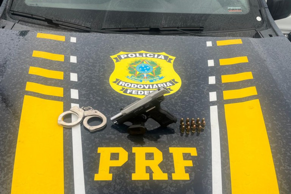 Foi encontrado uma pistola com a numeração raspada e 14 munições pela PRF