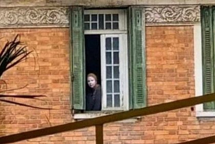 Parentes da 'mulher da casa abandonada' são investigados por abandono de incapaz por (Divulgação)