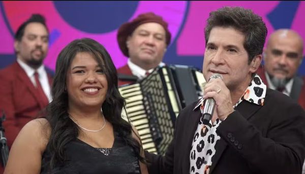 Altas Horas homenageia cantor Daniel ao lado de Jéssica, filha de João Paulo