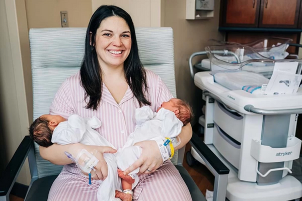 Mãe de Roxi e Rebel, Kelsey é portadora da condição do útero duplo