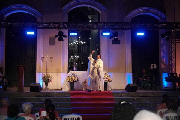 Missa de Natal na Paróquia de Santo Antônio Além do Carmo