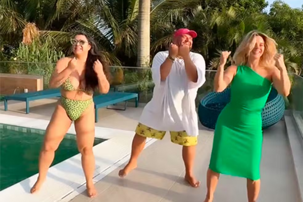 Preta Gil dança ao lado de Carolina Dieckmann e Gominho em vídeo por Reprodução/Redes Sociais