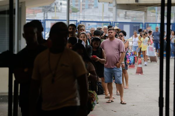 Fila de espera no ferry boat