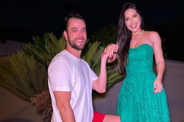 Gustavo Marsengo pediu Laís Caldas em casamento