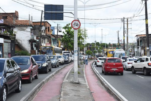 Avenida congestionada na manhã desta quarta-feira