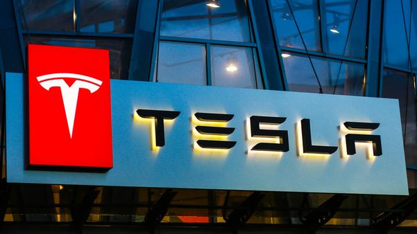 Robô da Tesla atacou engenheiro em 2021; diz relatório