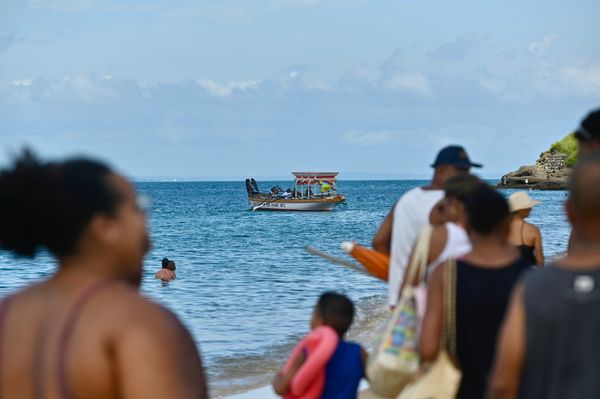 galeota Gratidão do Povo  partiu rumo à Igreja de Nossa Senhora da Conceição da Praia