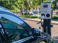 Imagem - Proprietários poderão instalar carregadores para carros elétricos em condomínios na Bahia