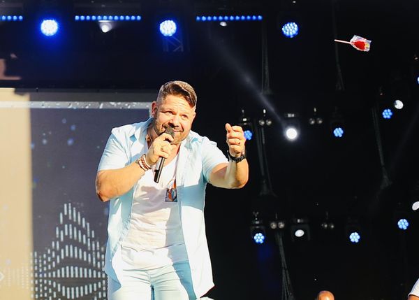 Danniel Vieira abre último dia do Festival Virada Salvador com muito sertanejo