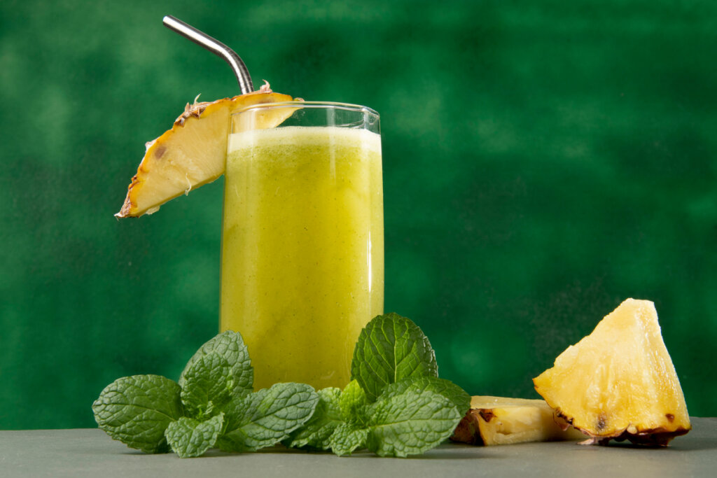 [Edicase]Suco de abacaxi com hortelã (Imagem: Celso Pupo | Shutterstock) por  