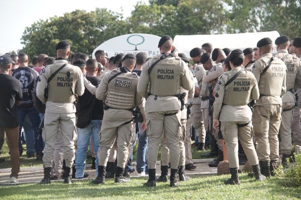 Enterro aconteceu na tarde desta quarta-feira (3)