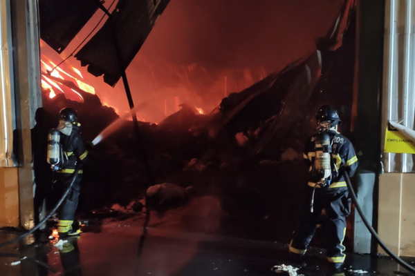 Incêndio atingiu galpão que armazenava algodão em fazenda no oeste da Bahia