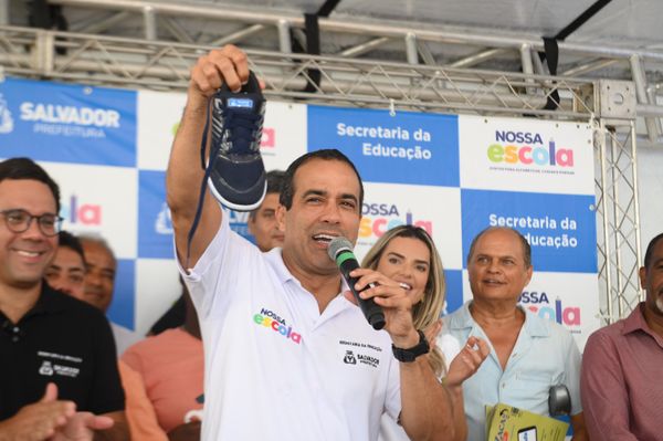 Novo modelo de tênis da rede municipal