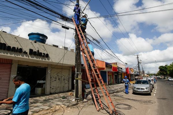 Fiação pegou fogo na Avenida São Rafael