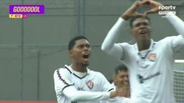 Zagueiro Andrei comemora gol marcado contra o Picos na estreia da Copa São Paulo de Futebol Júnior