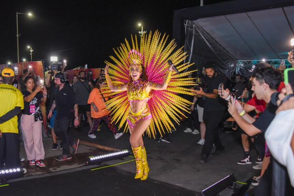 Anitta chega para agitar Salvador