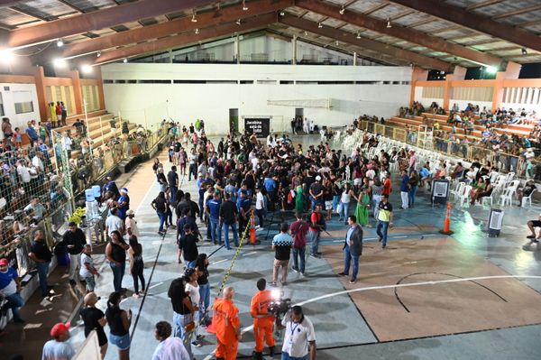 Comércio amanheceu gechado 