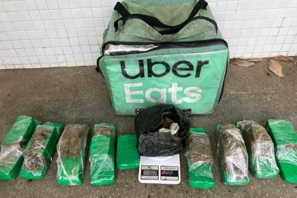 PM apreende droga em Cajazeiras