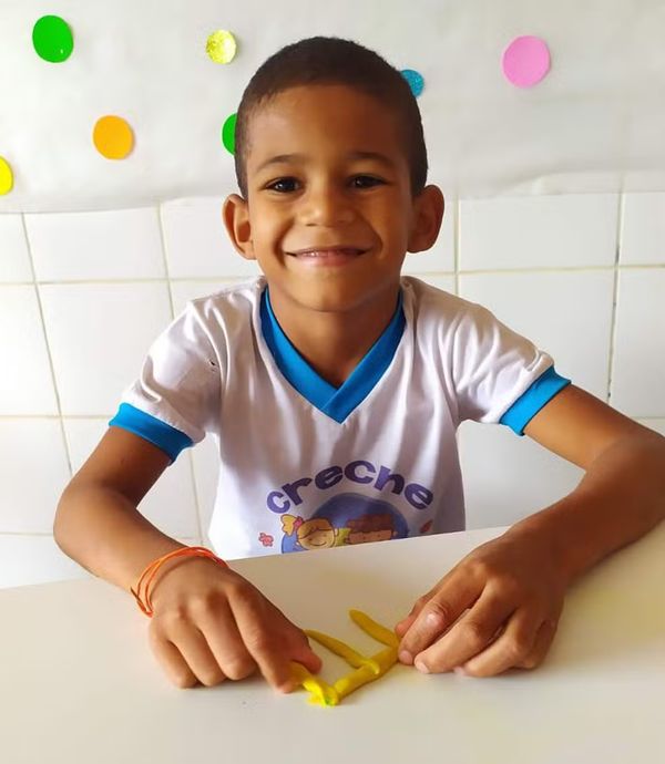 Menino de 8 anos morre ao cair de bicicleta e bater a cabeça na Bahia