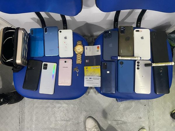 Aparelhos recuperados na ação