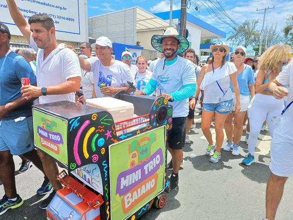 Rafael Santana com o Mini Trio Baiano