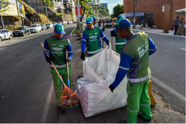 Mais de 100 toneladas de resíduos são recolhidos pela Limpurb em Salvador após a Lavagem do Bonfim