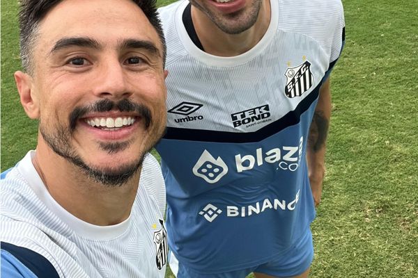 Willian Bigode foi apresentado no Santos