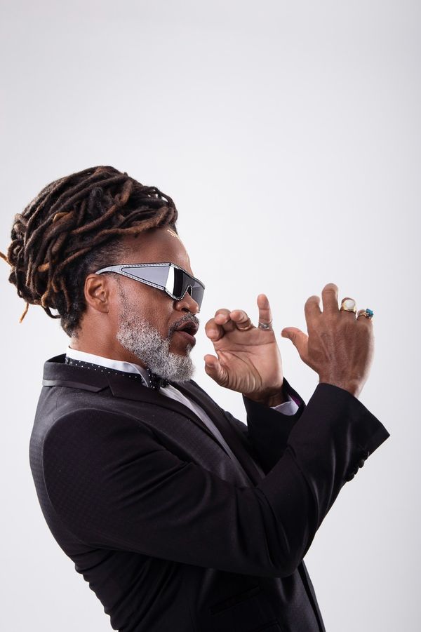 Carlinhos Brown tocou com Luiz Caldas na banda Acordes Verdes
