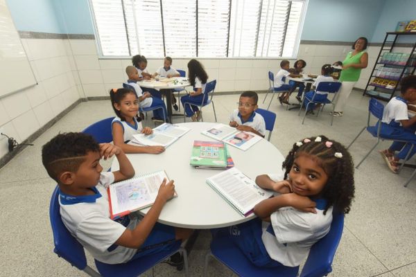 Crianças em escola da rede municipal