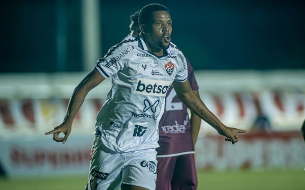 Iury Castilho comemora gol marcado pelo Vitória sobre o Jacuipense