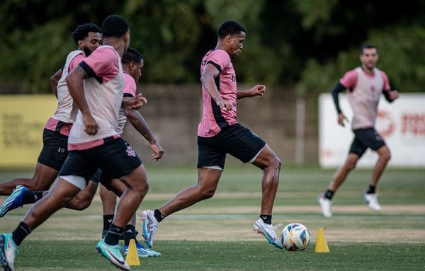 Iury Castilho com a camisa do Vitória por Victor Ferreira/ EC Vitória