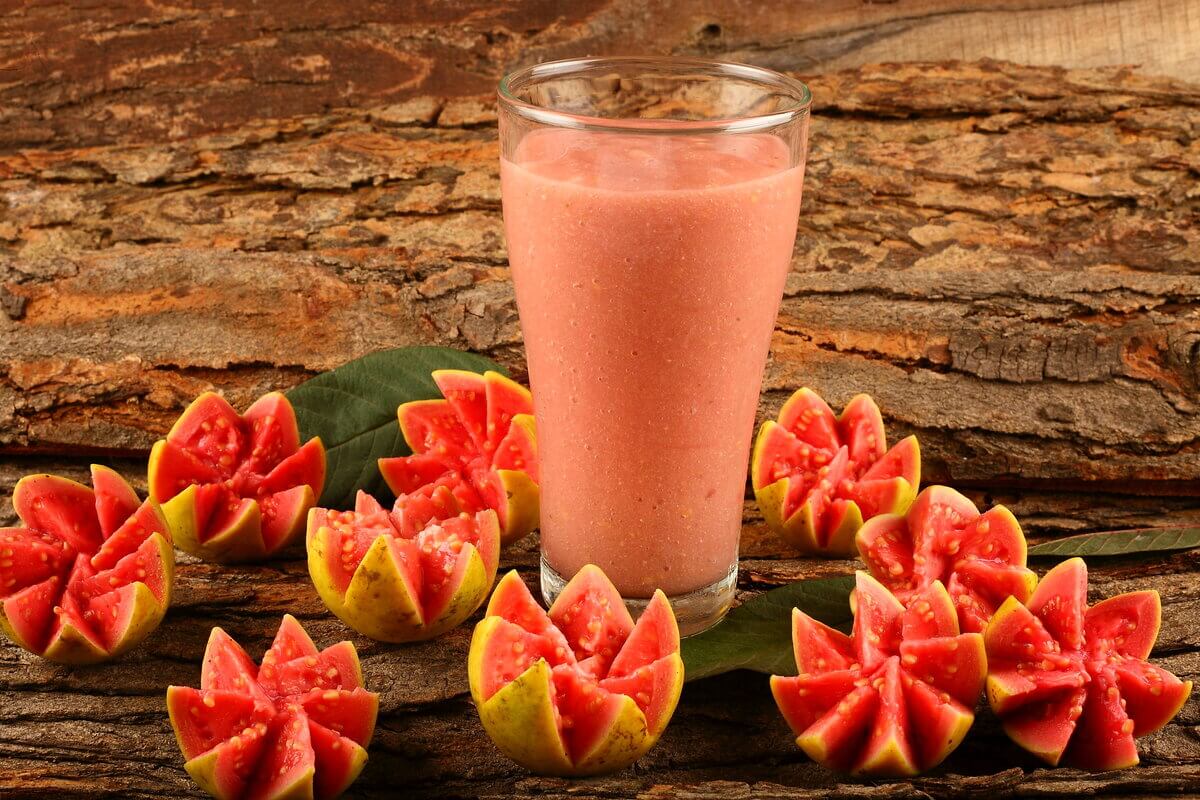 [Edicase]Suco de goiaba com aveia (Imagem: SAM THOMAS A | Shutterstock) por  