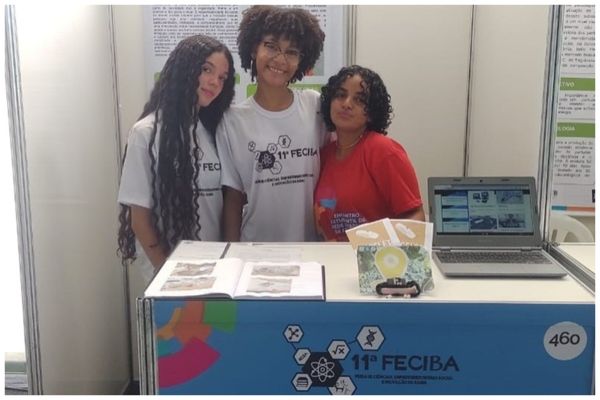 As alunas do Centro Estadual de Educação Profissional em Tecnologia da Informação e Comunicação (CEEPTIC), em Lauro de Freitas, desenvolveram um rastreador, em tempo real, para localizar pessoas