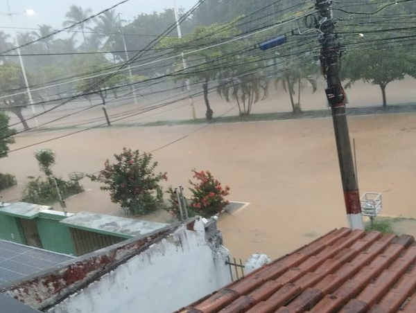 Chuva em Ilhéus provoca alagamentos e falta de energia