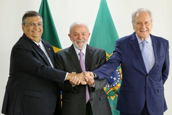 Dino, Lula e Lewandowski