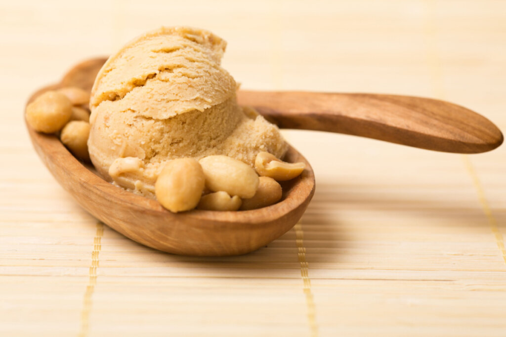 [Edicase]Sorvete de amendoim (Imagem: Robert Kneschke | Shutterstock) por  