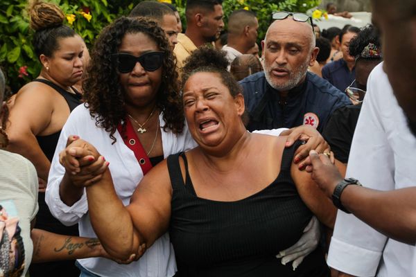 Enterros de Rosimeire Maria Souza Santana, 59 anos, e Ryan Kevellyn de Souza Santos, 22, foram hoje