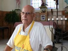 Imagem - Padre Júlio Lancellotti homenageia criança morta em SP por bala perdida