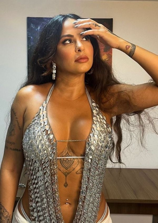 A cantora Alinne Rosa por divulgação