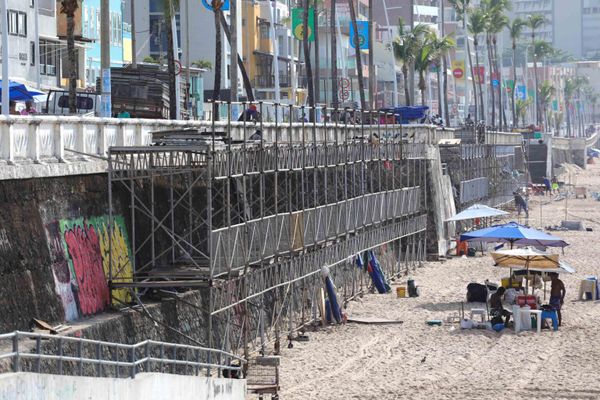 Estrutura para ambulantes está sendo instalada