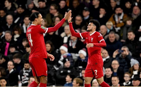 Liverpool empatou com o Fulham e vai buscar seu 10º título da Copa da Liga Inglesa