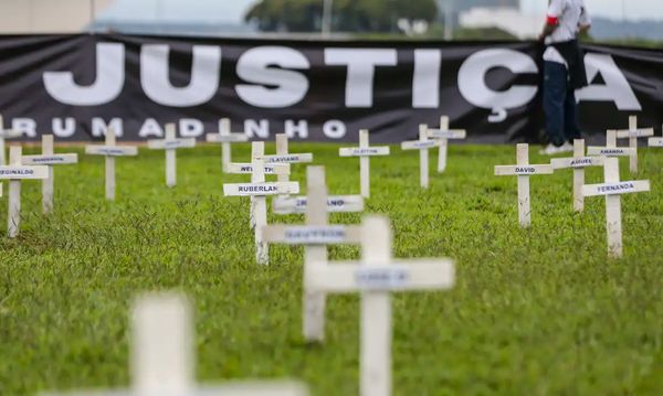  Cruzes na Esplanada lembram vítimas de tragédia em Brumadinho