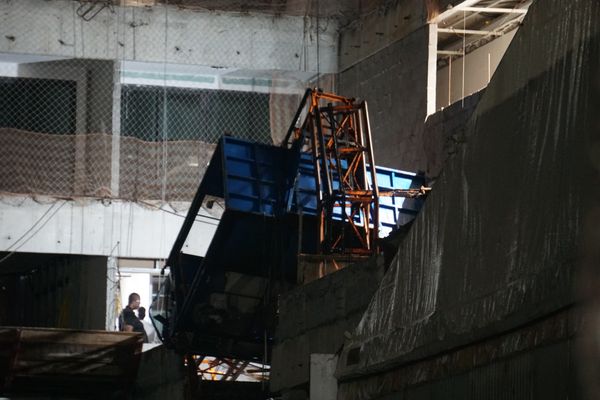 Elevador cai em construção de Salvador