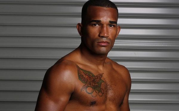 Esquiva Falcão prepara seu retorno ao boxe profissional