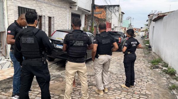 Os mandados de prisão e de busca e apreensão foram cumpridos na casa do homem