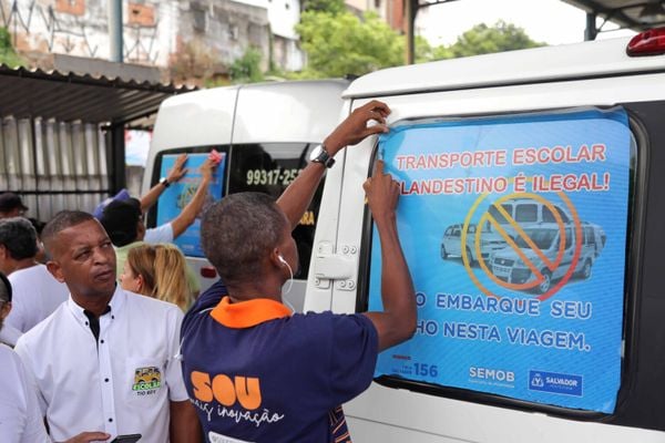 Semob realiza ação especial para coibir o transporte escolar clandestino na capital baiana