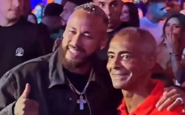 Neymar esteve na festa de aniversário de Romário